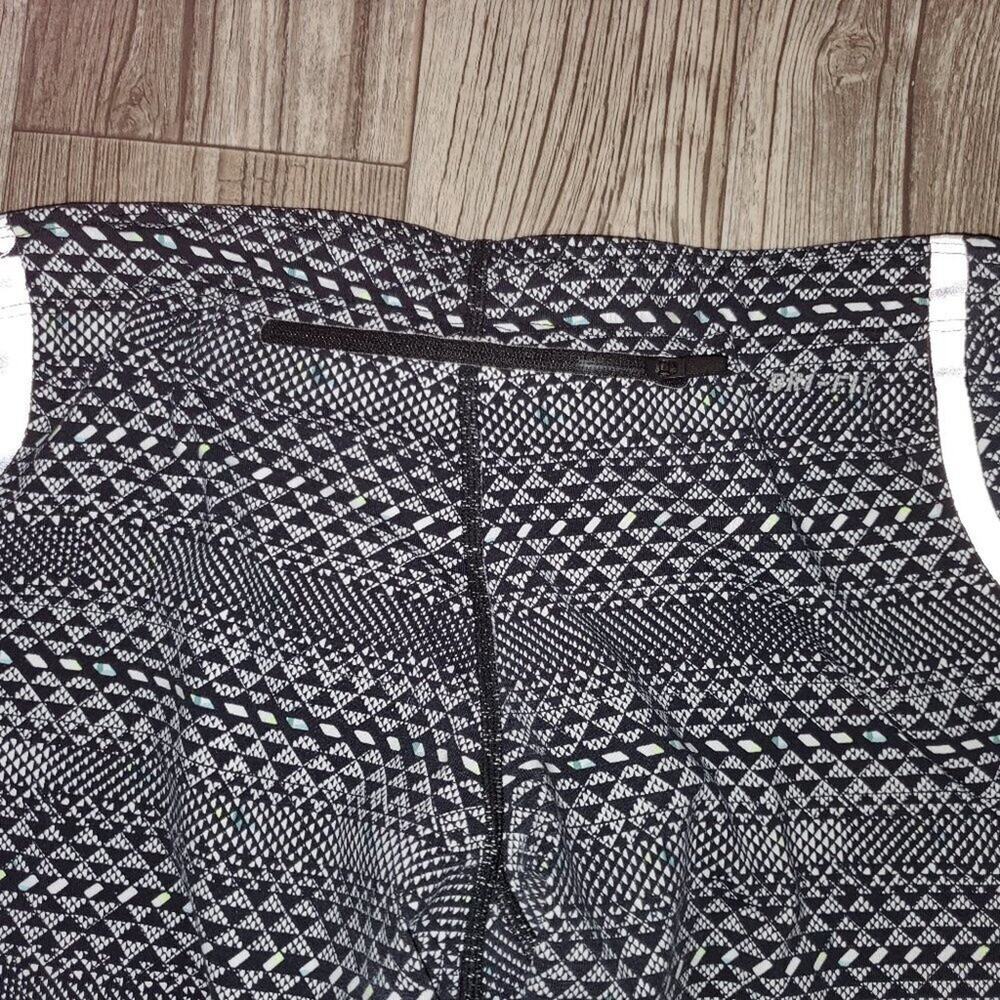 Nike Dri-Fit Lux Capri Reflective Crop LeggingsEUC - Picture 5 of 8